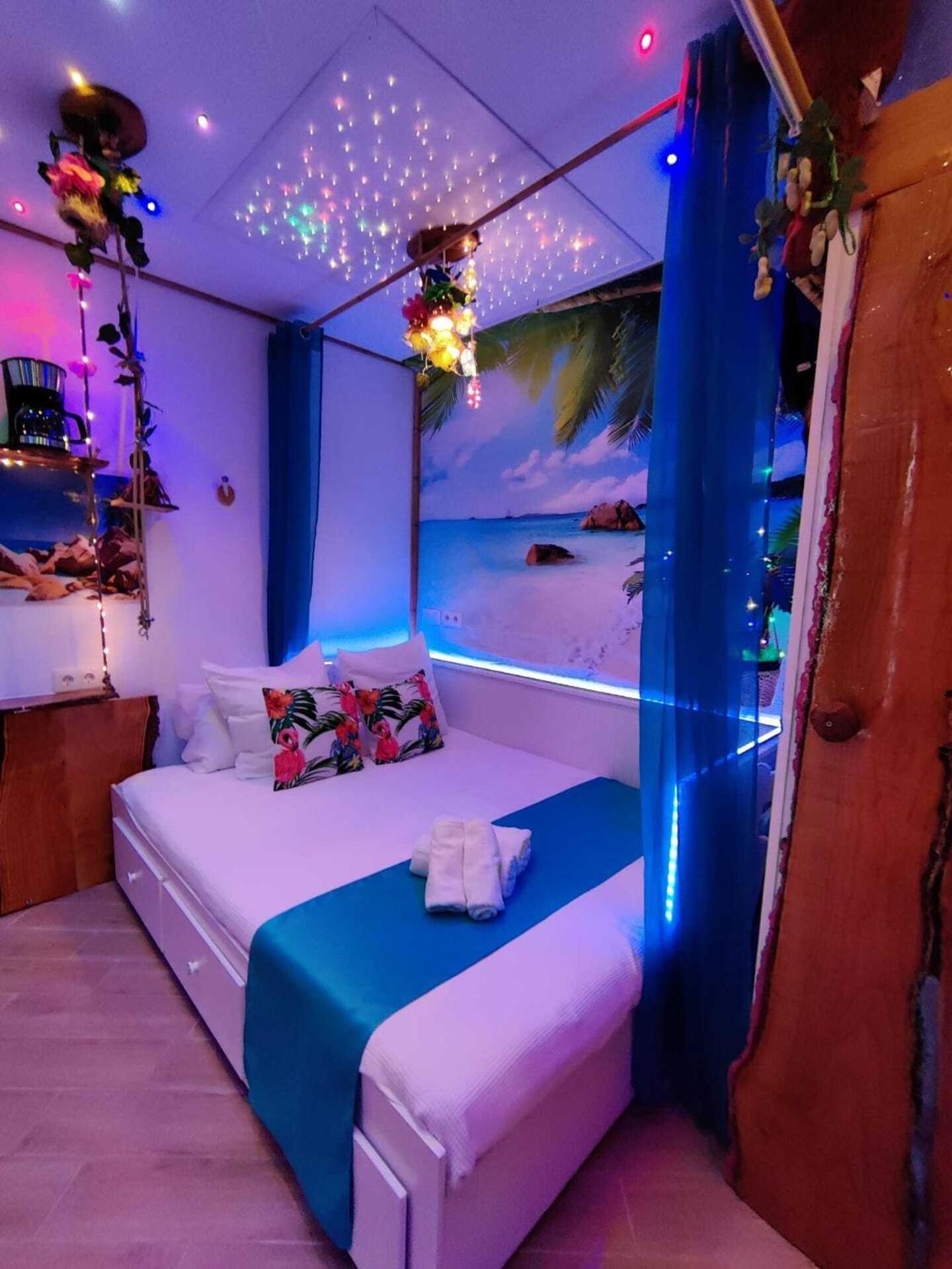 Wonder Room Paraiso Magico Habitacion Nerja Bagian luar foto